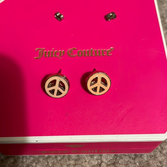 Juicy Couture peace sign earrings - Picture 1 of 4